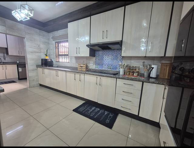 4 BEDROOM HOUSE FOR SALE IN ARCON PARK